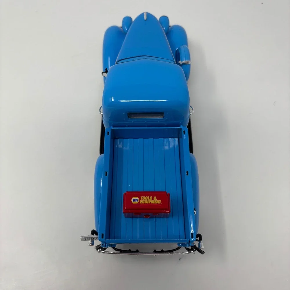 1937 Studebaker Pickup NAPA Tools & Equipment 1:24 Diecast Blue Truck READ